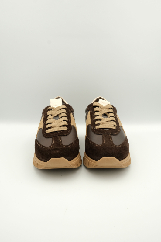 Женские кроссовки Tamaris. Комбинированные материалы из натуральной кожи.